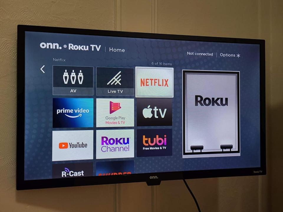 Tv + Netflix / High Speed Internet / Room C Montreal Exterior photo